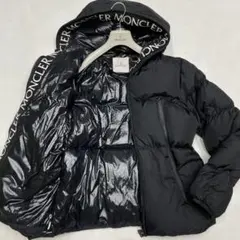 美品 サイズ4 MONCLER モンクレール MONTCLA モンクラー
