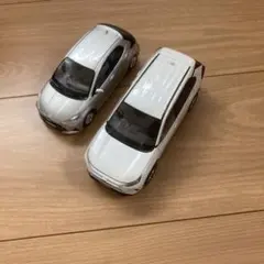 【非売品】トヨタ1/30 カラーサンプルミニカー 2台セットRAV4 & ヤリスのサムネイル