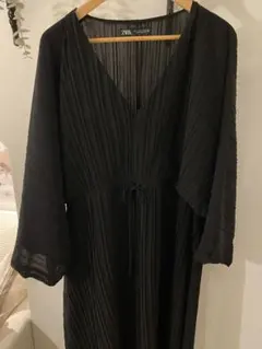 ZARA ブラック プリーツ Vネック ワンピース