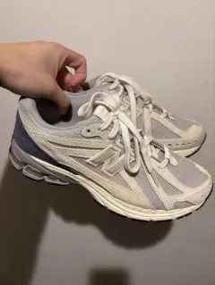 New Balance 1906R グレー/ホワイト スニーカー