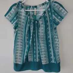 UNTITLED ターコイズ 幾何学模様 半袖ブラウス