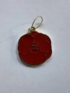 赤いエナメル花形チャーム　CHANEL