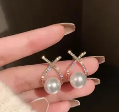 エレガント クロスデザイン ピアス　パール　クリスタル　ゴールド