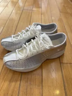 NIKE スニーカー シルバー ホワイト ローカットのサムネイル