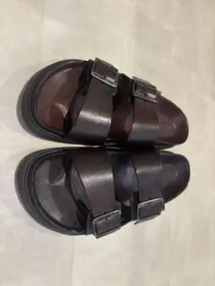BRADOR クロスストラップレザーサンダル MENTA ベジタブルタンニン染め BRADOR クロスストラップレザーサンダル MENTA ベジタブルタンニン染め