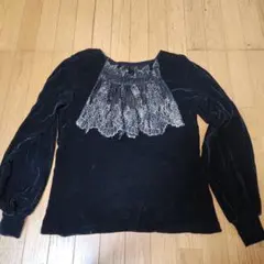 サエラのレース付き黒長袖トップスのサムネイル