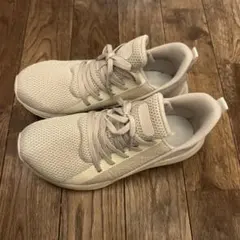 New Balance Fresh Foam ベージュスニーカー