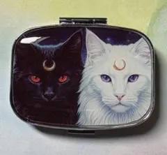 ハンドメイド レジン 長毛 黒猫 白猫 ピルケース