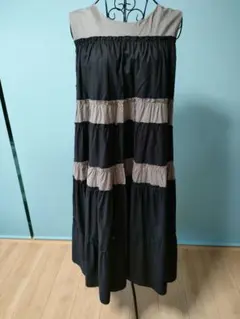 キャミワンピース 黒とベージュのストライプ