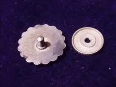 ○日本の勲章/徽章⑤＊謎の菊紋バッジ（実物） - メルカリ