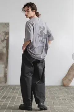 バックプリント フラワーデザイン Tシャツ
