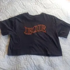 DECIDE ロゴ刺繍 半袖Tシャツ ブラックのサムネイル