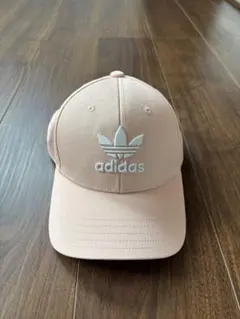 adidas ピンクキャップ