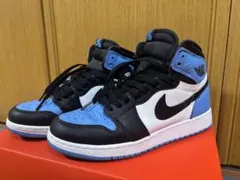 ユニバーシティブルー