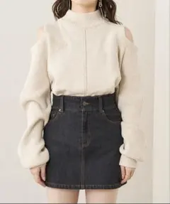 chico 肩スリットハイネックルーズニット