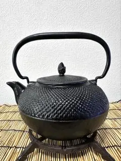 未使用、保管品　南部名人　熊谷 次郎(孝信)作　１５型アラレ　南部鉄瓶　南部鉄器 USED品 南部名人 熊谷 次郎(孝信)作 15型アラレ 南部鉄瓶 南部