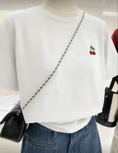 チェリー刺繍 ホワイト 半袖Tシャツ