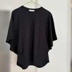 Andemiu 黒 フレアスリーブ Tシャツのサムネイル