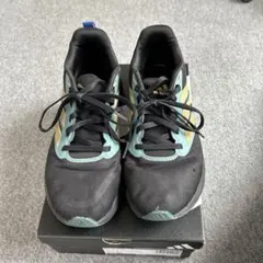 adidas スニーカー23センチ