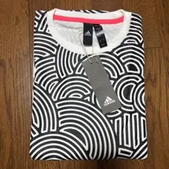 新品⭐︎アディダス　Tシャツ