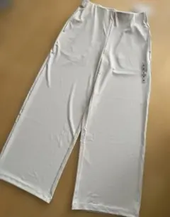 ユニクロ レディース クレープジャージーストレートパンツ オフホワイト M 新品
