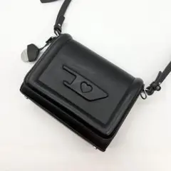 入手困難✨DIESEL　ショルダーバッグ　ハート　レザー　ブラック　Dロゴ　希少