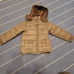 カーキ色フード付きダウンコート 120サイズ