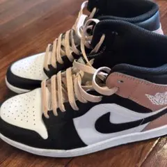 Nike Air Jordan 1 Mid Black White Pinkのサムネイル