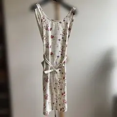 LAURA ASHLEY 花柄エプロン クリーム色 ノースリーブ