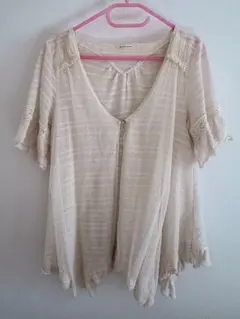 アクシーズファム　アイボリー ホワイト 半袖カーディガン フリル付き　Mサイズ