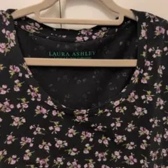 美品 LAURA ASHLEY 花柄半袖Tシャツ