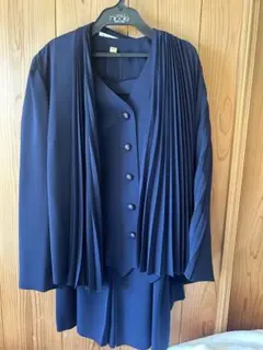 ネイビー プリーツ付き3点スーツセットサイズ9-11号