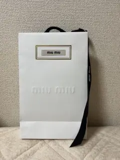 miu miu ショップ袋 ショッパー リボン付きのサムネイル