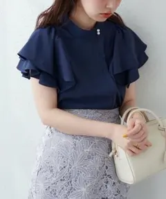 超美品 ナチュラルクチュール フリル袖ブラウス パール ネイビーのサムネイル