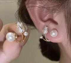 パールとクリスタルのゴールドイヤリング