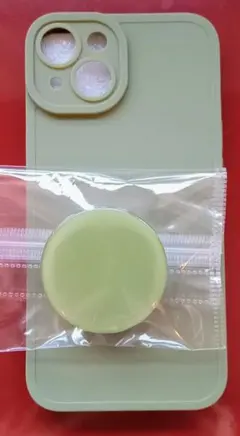 iPhone14ケース グリーン ポップソケット付き　カーキ色
