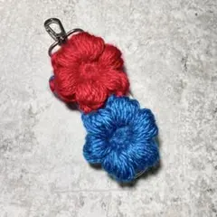 ストラップ ハンドメイド 毛糸 編み物 キーホルダー チャーム 赤 青 白 花