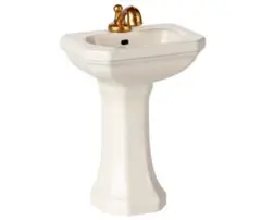 Item thumbnail for item a2e87794-4c0c-473e-ab7c-162828f2a20b