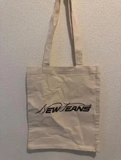 NEWJEANS ロゴトートバッグ ベージュ
