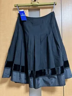BURBERRY BLUE LABEL 新品 バーバリーフレアスカート 黒