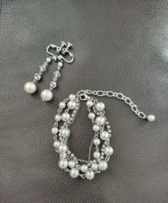 パールとクリスタルのブレスレットとイヤリングセット