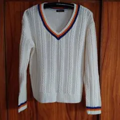 ケーブル編み Vネックセーター L