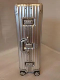 RIMOWA リモワ　トパーズ　アルミニウム キャリーケース シルバー　84Lのサムネイル