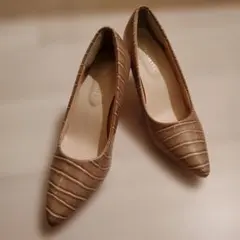 お値下げ中★未使用★ベージュ クロコダイル風 ポインテッドトゥ ハイヒール