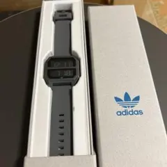 adidas デジタル腕時計 新品未使用のサムネイル