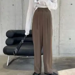 テーパードパンツ