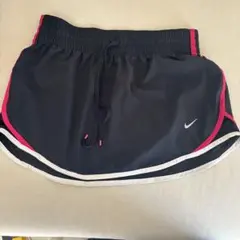 Nike ランニングスカート 黒 ピンク