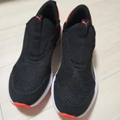 PUMA　スニーカー