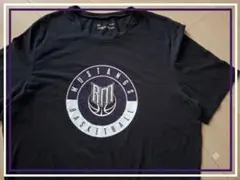 ​【美品】アンダーアーマー カレッジTシャツ マスタングス バスケ 黒 LGのサムネイル