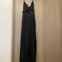 ZARAサテン生地ブラックフリルストラップオールインワンパンツ